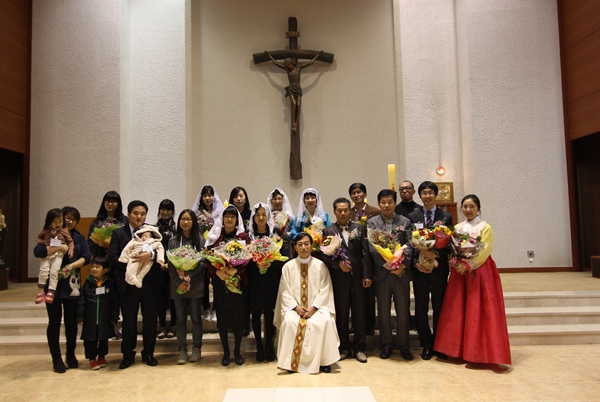 IMG_7480.JPG : 영세 받으신분들 축하합니다.