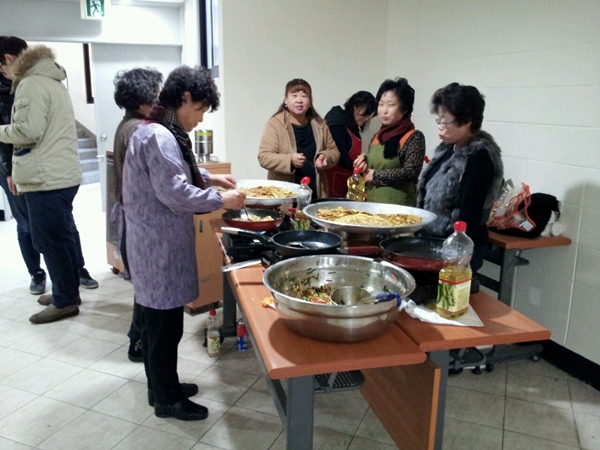 20121209_113706.jpg : 신부님 서품35주년...